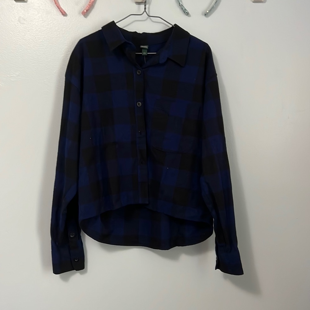 SOLD
Women’s blue plaid flannel button-up shirt